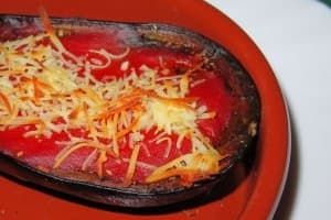 Albergínia al forn gratinada con queso